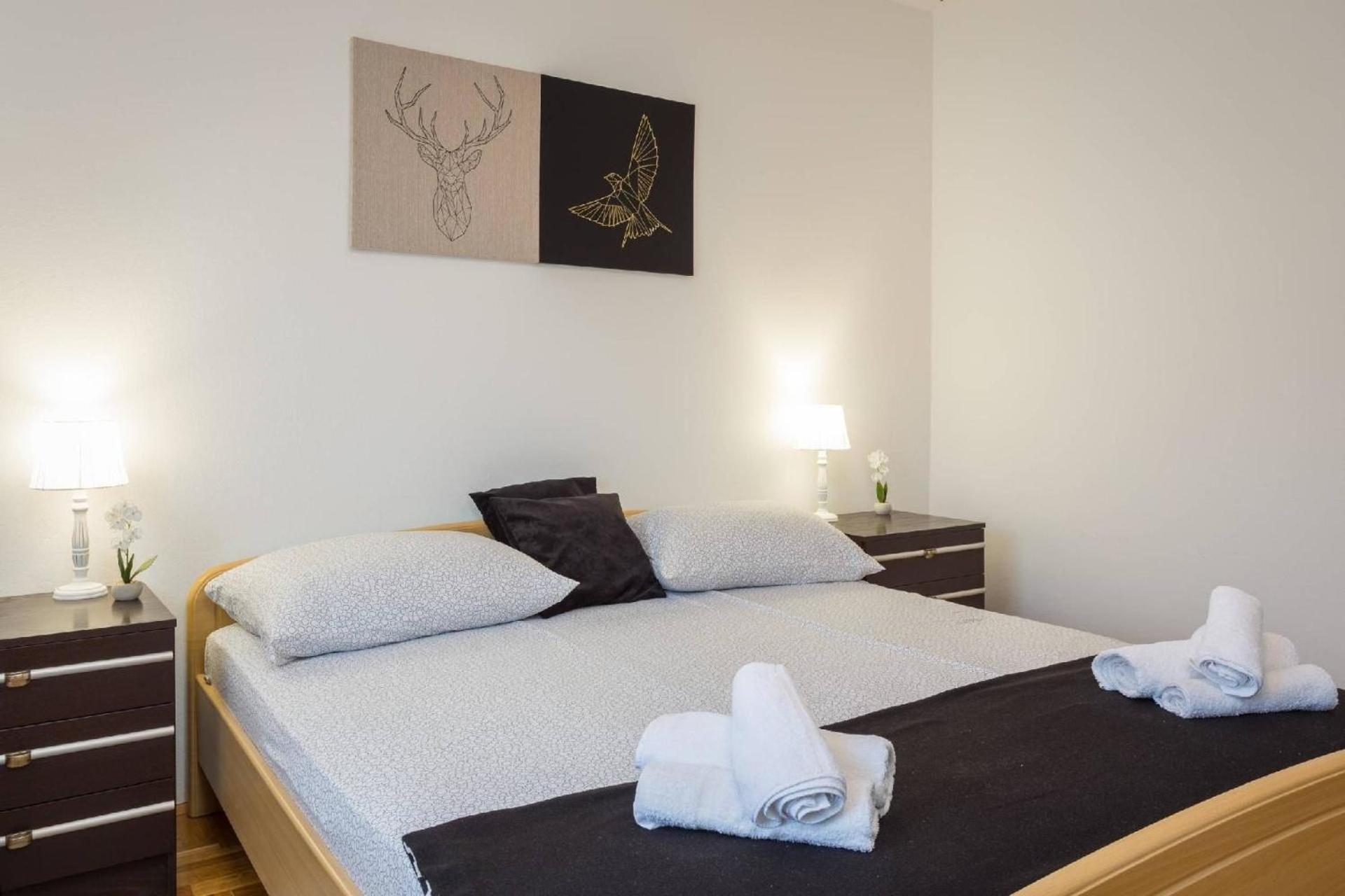 4 Schlafzimmer, 3 Badezimmer, Wohnzimmer, Voll Ausgestattete Kueche, Privater Pool, Sommerkueche, Grill, Garten * Pula