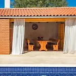 4 Schlafzimmer, 3 Badezimmer, Wohnzimmer, Voll Ausgestattete Kueche, Privater Pool, Sommerkueche, Grill, Garten