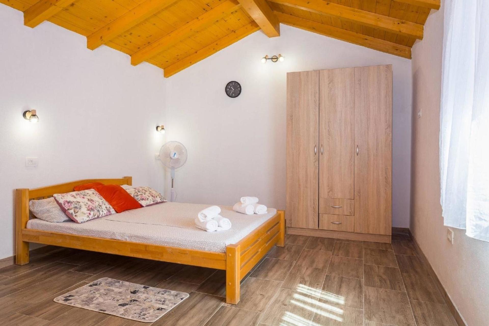 Vikendica 4 Schlafzimmer, 3 Badezimmer, Wohnzimmer, Voll Ausgestattete Kueche, Privater Pool, Sommerkueche, Grill, Garten Pula
