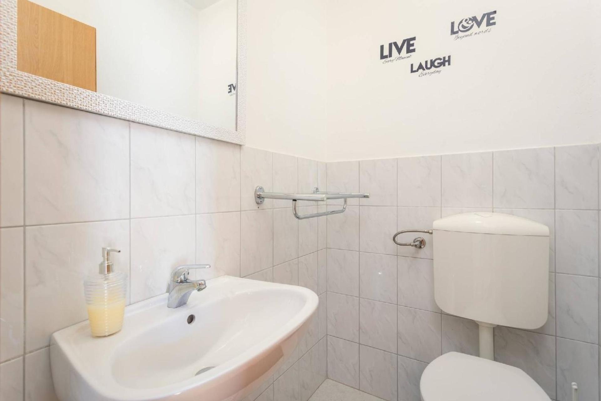 4 Schlafzimmer, 3 Badezimmer, Wohnzimmer, Voll Ausgestattete Kueche, Privater Pool, Sommerkueche, Grill, Garten Vikendica