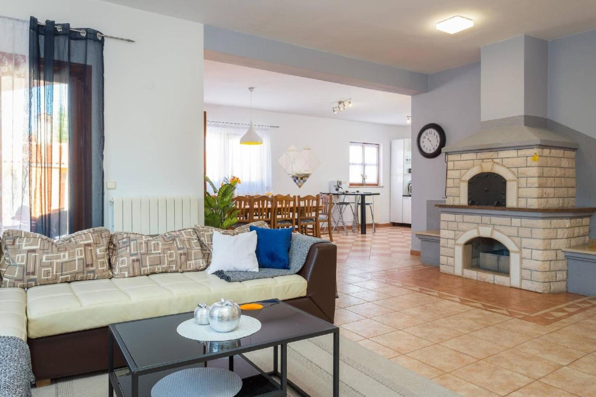 4 Schlafzimmer, 3 Badezimmer, Wohnzimmer, Voll Ausgestattete Kueche, Privater Pool, Sommerkueche, Grill, Garten Vikendica *