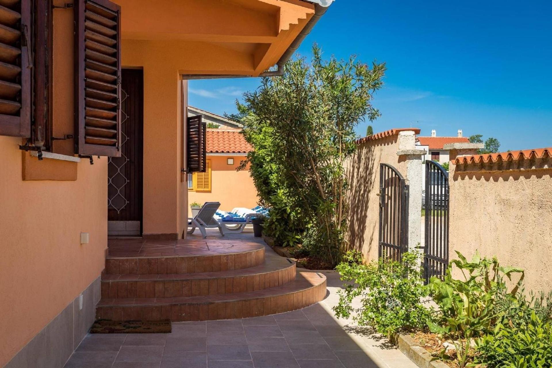 4 Schlafzimmer, 3 Badezimmer, Wohnzimmer, Voll Ausgestattete Kueche, Privater Pool, Sommerkueche, Grill, Garten Vikendica